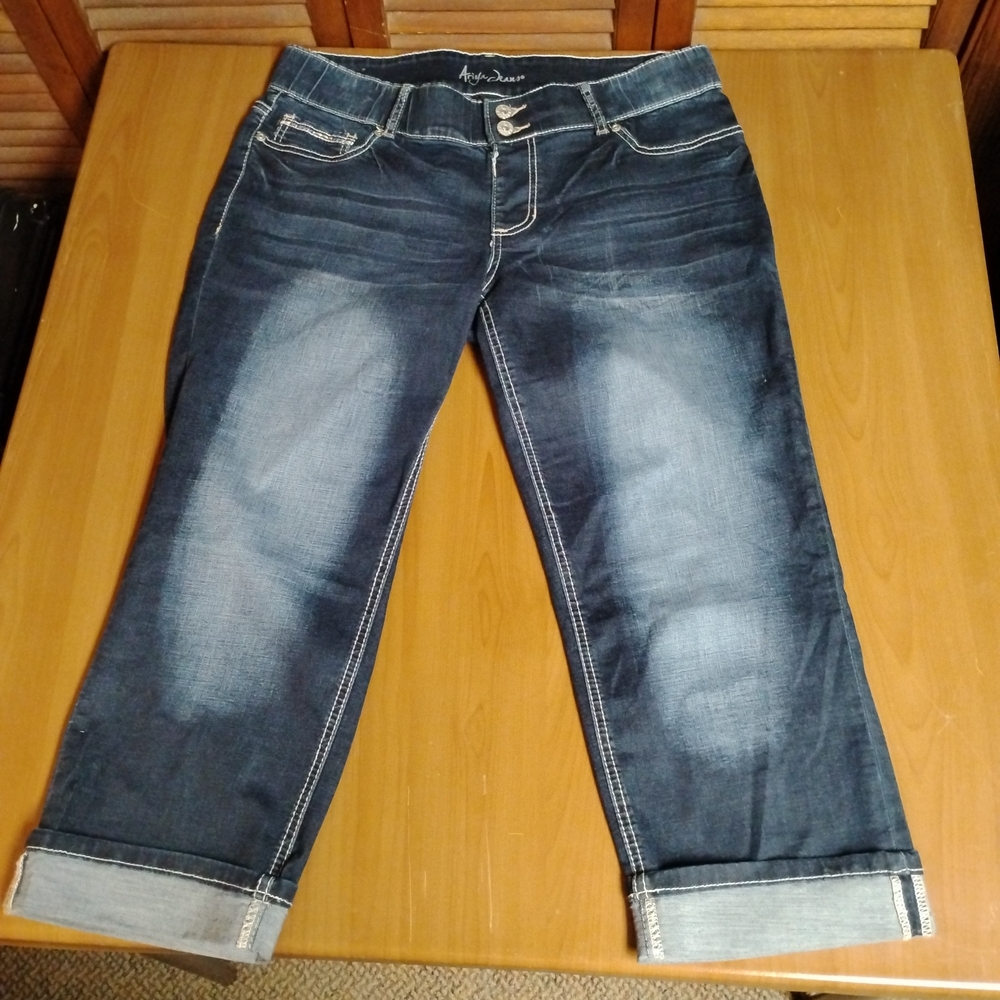 Ariya Juniors Dark Blue Cropped Jeans Size 13/14